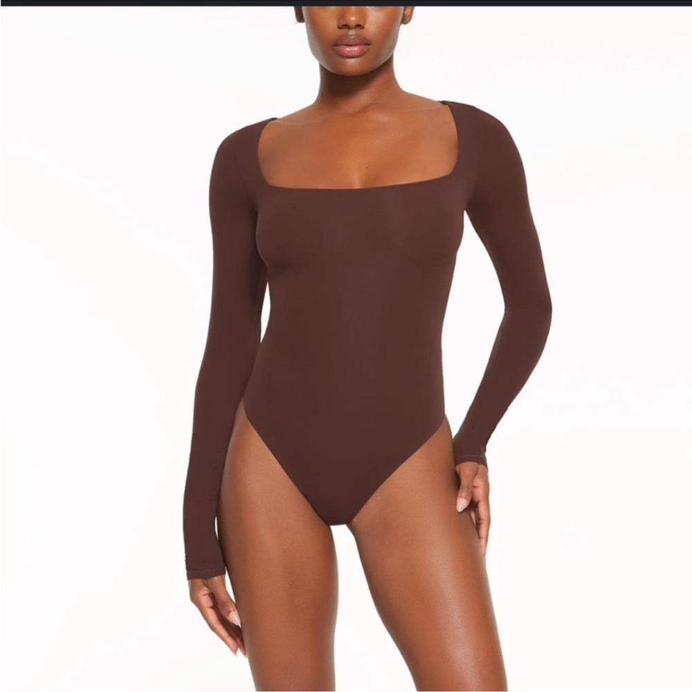 Skims Fits Everybody Long Sleeve Square Neck Bodysuit Brown Size S